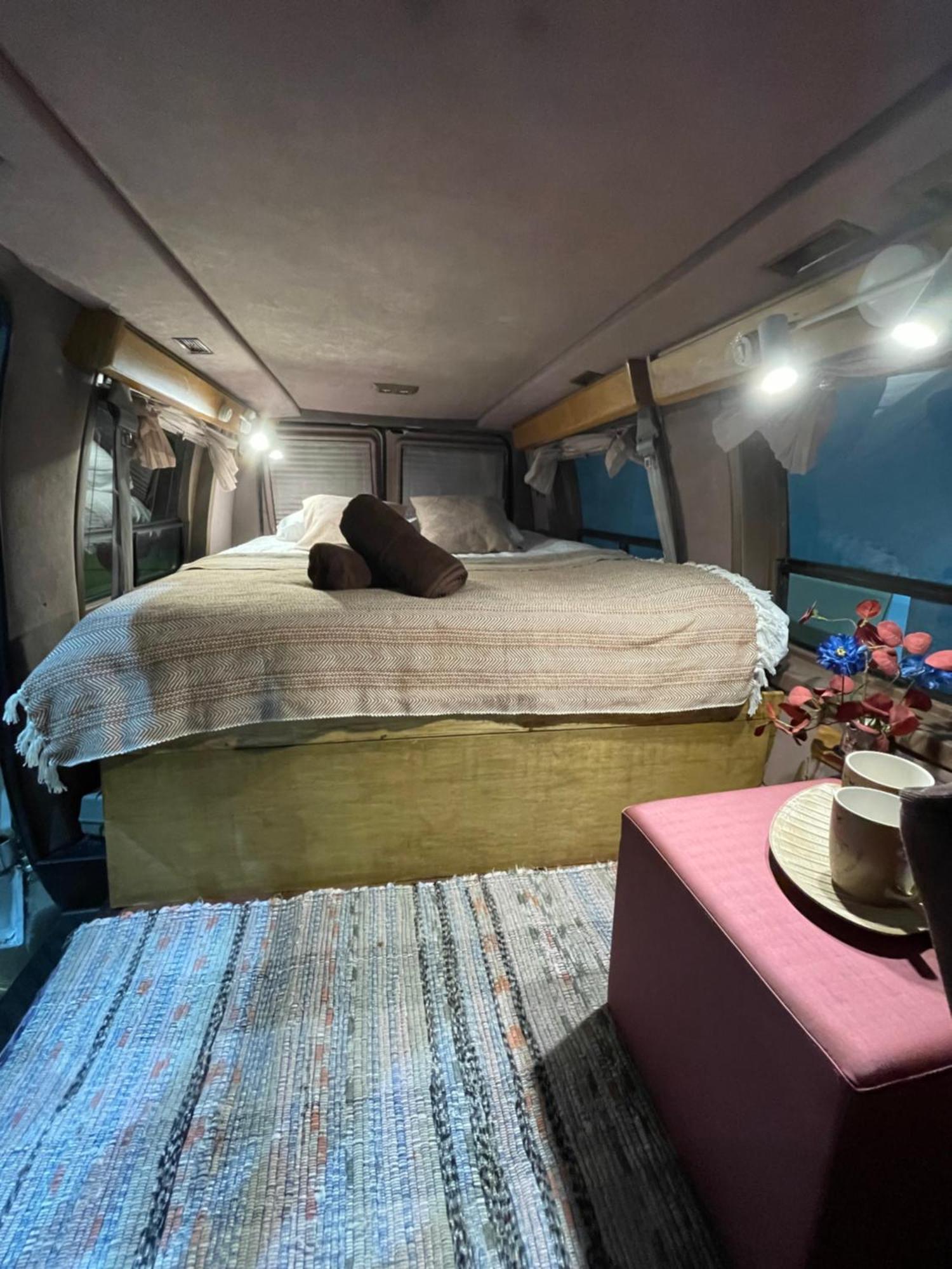 Urban Van Glamping Rīga Exterior foto